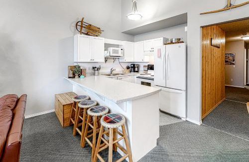 Big White Ski Resort Apartment | Chateau On The Ridge 410