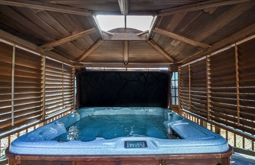 Mountainside House | Chateau Relaxo | Lake Access & Hot Tub + Large Yard