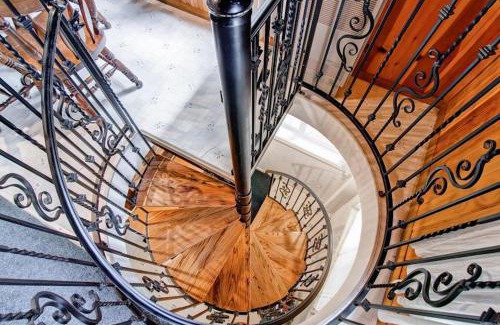 Yosemite West House | Chateau Royal East