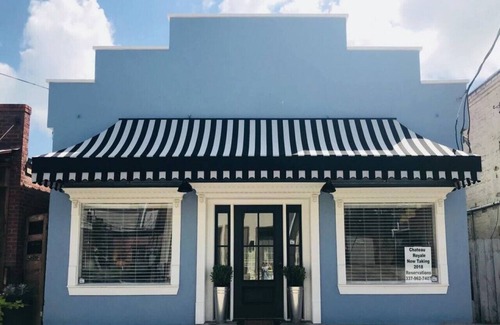 New Iberia Cottage | Chateau Royale, 5 STARS Havin Fun On Da Bayou, Downtown, 2BRM-2BATH+LOFT & Huge Deck! Pet Friendly!