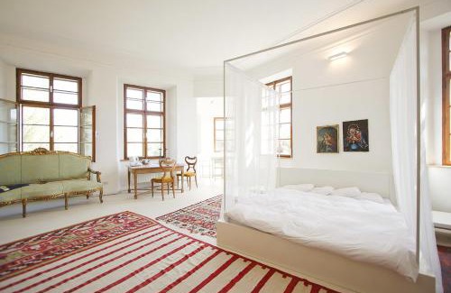 Kutna Hora District Hotel | Chateau Třebešice