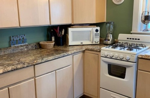 Jamestown West Cottage | Chautauqua lakefront cottage🐠GREAT LOCATION 🐠Pet friendly
