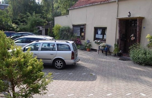 Neuende Apartment | cheap apartment with good connections