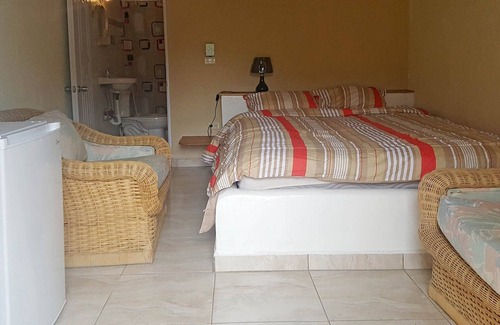 La Mulata Apartment | Cheap guest-friendly room in quiet countryside hotel-restaurant