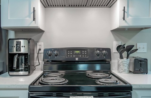 Calhoun House | Cheapest rates of the year! 2BR comfort