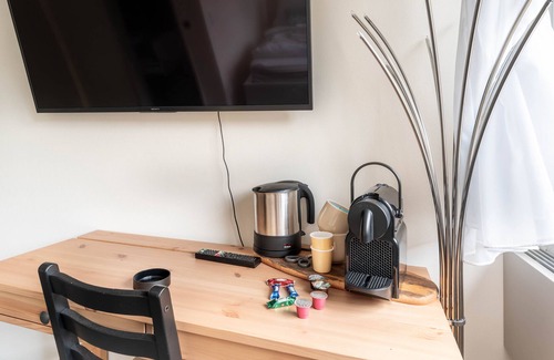 St. Gallen Apartment | ★ cheer 1 BR-Apt with Netflix "funky yellow"★