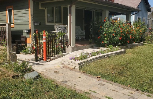 Near Eastside House | Cheerful 1 Bedroom Loft with On-site Parking
