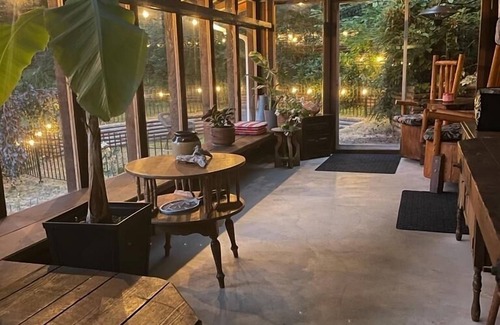 Black Creek House | Cheerful 2-bedroom bungalow with a view to a magical fairytale house