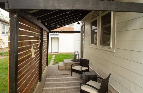 Decatur House | Cheerful 2 Bedroom Cottage on 5th in Decatur IN