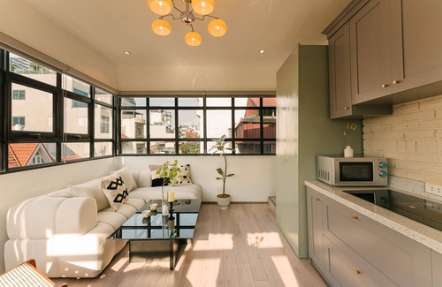 Hang Buom Apartment | Cheerful 2BR Apartment Sunlight w Local Street View