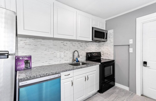 Clearwater House | Cheerful 2BR - Patio - Backyard - Near Clearwater Beach