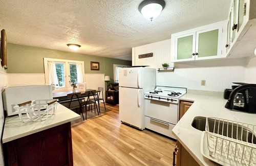 Old Forge Apartment | Cheerful 2nd Floor Unit w/balcony