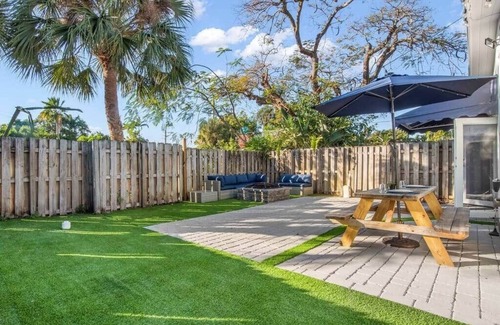 Poinsettia Heights House | Cheerful 3 BDR Unit by Beach, Mall, and Downtown
