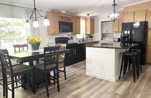 Denver House | Cheerful 3 Bdrm Mfd Home w/ Relaxing Atmosphere