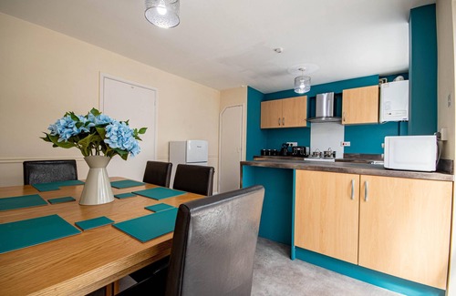 Worcester House | Cheerful 3-bed house in Worcester City Centre