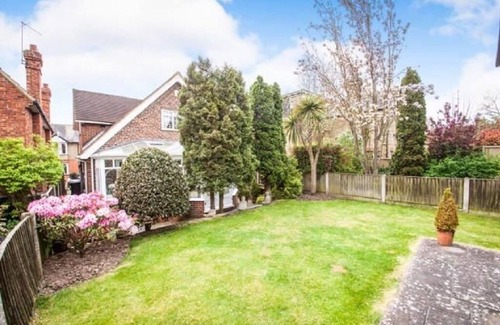 Canterbury House | Cheerful 3 bedroom house with generous rear garden in Canterburyn