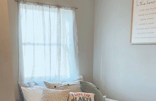 Lakeview House | Cheerful 3-Bedroom Home with Indoor Fireplace