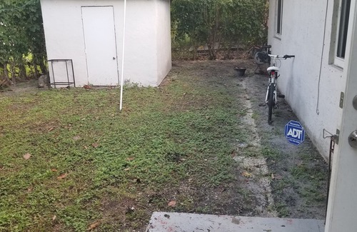 North Lauderdale House | Cheerful 3 BR 15 minutes from the beach.