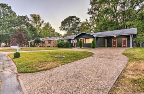 Jacksonville House | Cheerful 3 BR 2BA Home in Great Neighborhood!