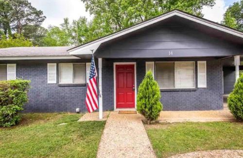 Jacksonville House | Cheerful 3 BR 2BA Home in Great Neighborhood!