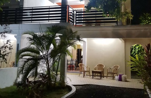 Wolmar House | Cheerful 4-bedrooms beachfront home flic en flac