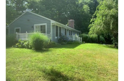 Stevenson House | Cheerful 4 bedroom home with all the updates