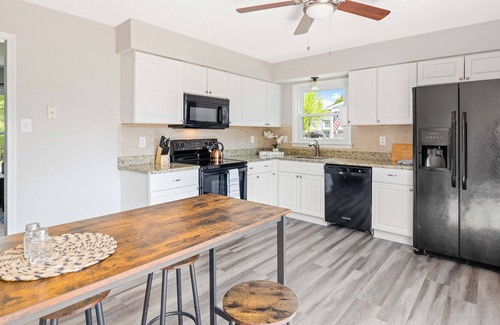 Chesterfield House | Cheerful 4-Bedroom Southside Home