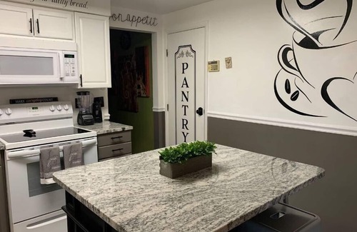 Trotwood House | Cheerful 4BR/12BD “Ravishing Ranch”