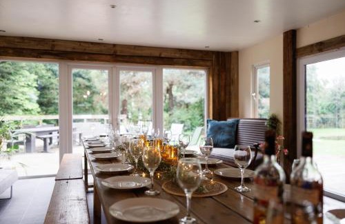 Iron Acton House | Cheerful 7-bedroom house with hot tub sleeps 25