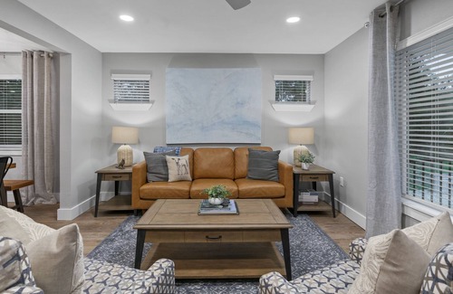 Flatonia House | Cheerful acreage with a petting zoo, pool, firepit