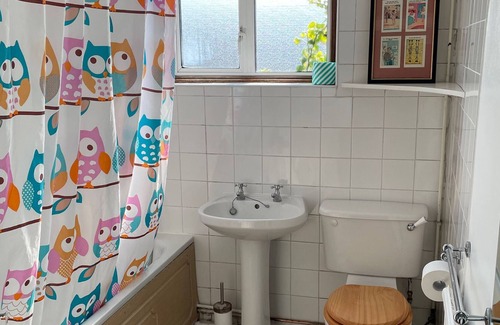 Crofton Park House | Cheerful and cute 2 bedroom house.