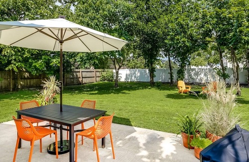 Fairvilla House | Cheerful and stylish 2-bedroom with parking, centrally located