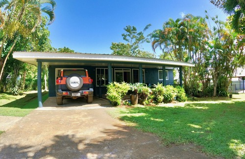 Apia House | Cheerful Bungalow with pool!
