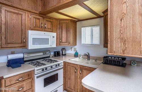 Lake Havasu City Cabin | Cheerful cabin on lake, Boat Launch, beach access by London Bridge