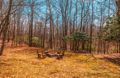 Long Pond Ski Chalet | Cheerful Chalet - Fireplace, BBQ, Firepit& Hottub