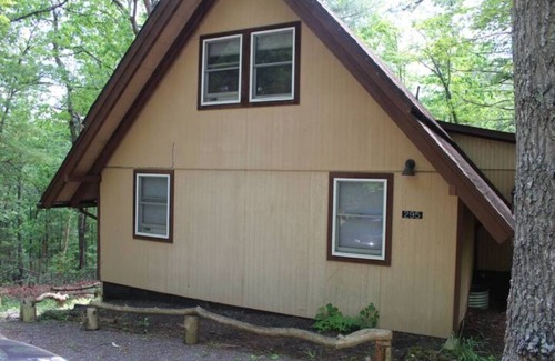 Basye Ski Chalet | Cheerful chalet retreat in Bayse VA, Bryce resort