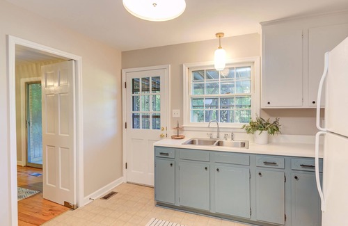 Chapel Hill House | Cheerful Chapel Hill 4 BR HOUSE Close to UNC/Carrboro on Private 7 Acre Flat Lot