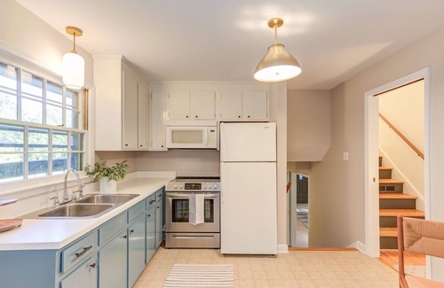 Chapel Hill House | Cheerful Chapel Hill 4 BR HOUSE Close to UNC/Carrboro on Private 7 Acre Flat Lot