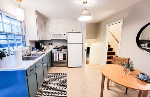 Chapel Hill House | Cheerful Chapel Hill 4 BR HOUSE Close to UNC/Carrboro on Private 7 Acre Flat Lot