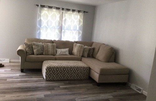 Bedford Condo | Cheerful Charming Condo in Serene Neighborhood