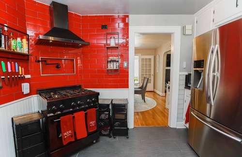 Hampton House | Cheerful Colonial in Historic Olde Wythe, Hampton, VA