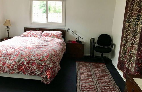 McLean Apartment | Cheerful, comfortable home in quiet lush area, 15 min from Washington DC