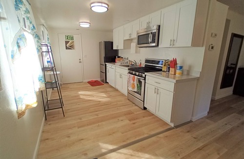 South Lake Tahoe Cottage | Cheerful/Confi House, in downtown South lake Tahoe