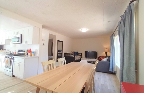 South Lake Tahoe Cottage | Cheerful/Confi House, in downtown South lake Tahoe