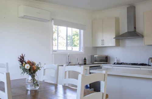 Cessnock House | Cheerful Cottage Perfect for groups - Pool Table, Fire pit, Wifi & AC