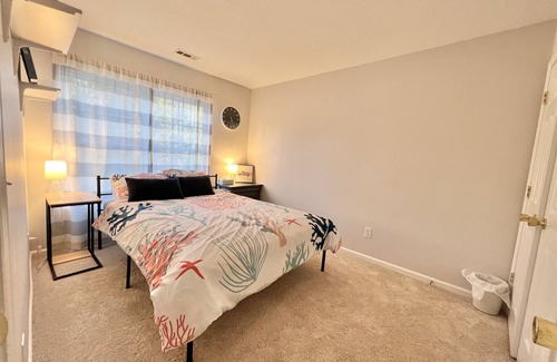 Paw Creek House | Cheerful & Cozy Home Near CLT Airport and Uptown CLT