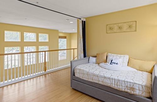 Salinas House | Cheerful Family Home for Family Fun