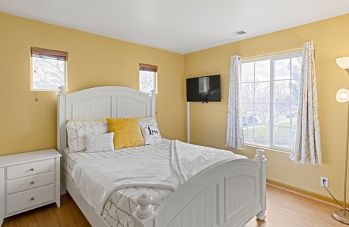 Salinas House | Cheerful Family Home for Family Fun