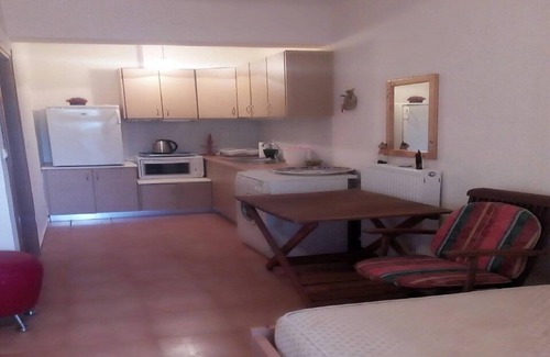 Zalongo House | Cheerful holiday home in Preveza with garden