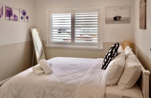 Lake Munmorah House | Cheerful Lakeside House-Minutes away from anywhere